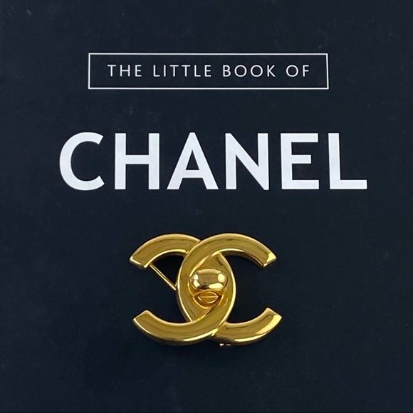 *SOLD* Authentic CHANEL Turnlock Brooch - Picture 10 of 11